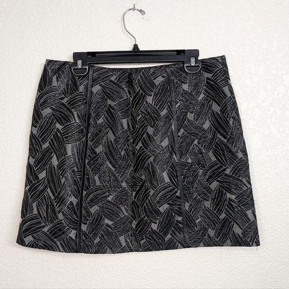 BCBGMaxAzria Black Mini Skirt Formal Party Lined Back Zipper Metallic Size Large - Picture 2 of 11